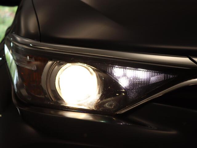 Toyota AURIS 1.8 Hybrid Dynamic - ORIGINEEL NEDERLANDSE AUTO - 13 POLIGE VASTE TREKHAAK - TREKGEWICHT 385 KG - NAVIGATIE - VOLLEDIGE ONDERHOUDSHISTORIE AANWEZIG - CONTINENTAL 4 SEIZOENENBANDEN - LICHT/ REGENSENSOR - DAB AUDIO - AUTO VERKEERT IN EEN FRAAIE STAAT