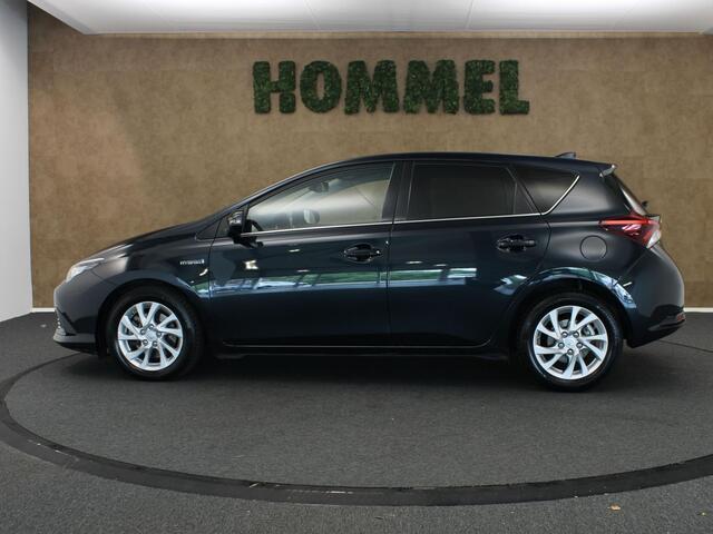 Toyota AURIS 1.8 Hybrid Dynamic - ORIGINEEL NEDERLANDSE AUTO - 13 POLIGE VASTE TREKHAAK - TREKGEWICHT 385 KG - NAVIGATIE - VOLLEDIGE ONDERHOUDSHISTORIE AANWEZIG - CONTINENTAL 4 SEIZOENENBANDEN - LICHT/ REGENSENSOR - DAB AUDIO - AUTO VERKEERT IN EEN FRAAIE STAAT
