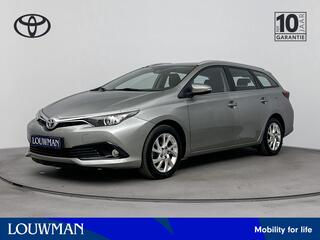 toyota-auris-1.8-hybrid-dynamic--p
