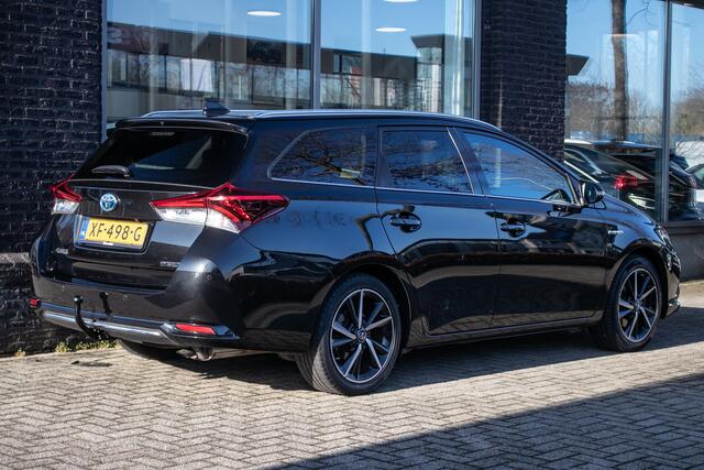 Toyota AURIS Touring Sports 1.8 Hybrid Dynamic Ultimate aanvullen