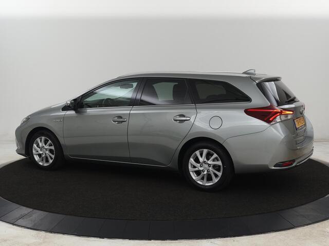 Toyota AURIS 1.8 Hybrid Executive | Stoelverwarming | Half leder | Navigatie | Keyless | Climate control | Cruise control | Parkeerhulp