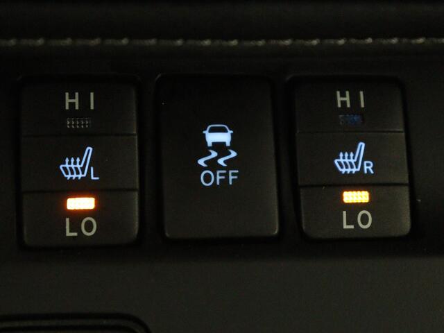 Toyota AURIS 1.8 Hybrid Executive | Stoelverwarming | Half leder | Navigatie | Keyless | Climate control | Cruise control | Parkeerhulp