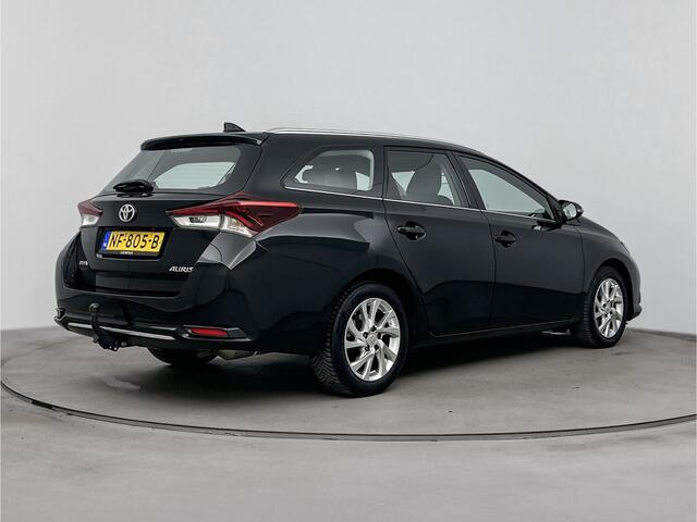 Toyota AURIS Touring Sports 1.3 Aspiration 1000kg Trekgewicht | Beurt Incl | Parkeercamera | Navigatie | Trekhaak | DAB | Metallic Lak | Lichtmetalen Velgen | Mistlampen | NL-Auto |