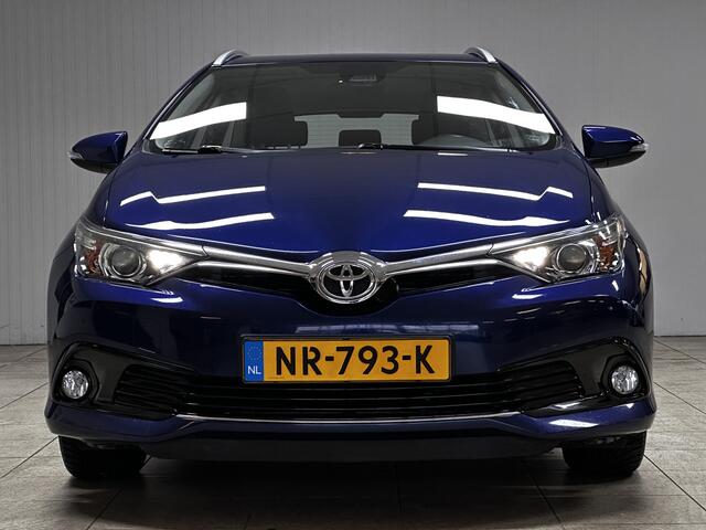 Toyota AURIS Touring Sports 1.2T Aspiration/ LED Dagrijverl./ Trekhaak/ Camera/ Clima/ Navi/ Cruise/ Bluetooth/ Elek.Pakket/ Isofix/ C.V.Afstand/ Metallic Lak.