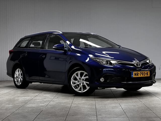 Toyota AURIS Touring Sports 1.2T Aspiration/ LED Dagrijverl./ Trekhaak/ Camera/ Clima/ Navi/ Cruise/ Bluetooth/ Elek.Pakket/ Isofix/ C.V.Afstand/ Metallic Lak.