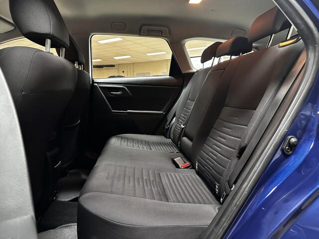 Toyota AURIS Touring Sports 1.2T Aspiration/ LED Dagrijverl./ Trekhaak/ Camera/ Clima/ Navi/ Cruise/ Bluetooth/ Elek.Pakket/ Isofix/ C.V.Afstand/ Metallic Lak.