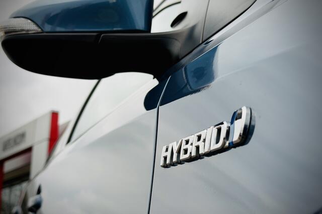 Toyota AURIS Touring Sports 1.8 Hybrid Dynamic Ultimate | TREKHAAK | STOELVERWARMING