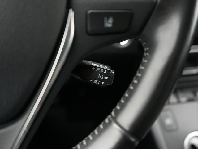 Toyota AURIS 1.8 Hybrid Executive | LED Verlichting | Navigatie | Dealer Onderhouden |