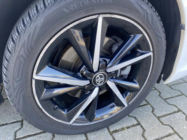Toyota AURIS Touring Sports 1.8 Hybrid Dynamic Ultimate Stoelverwarming, Navigatie , Camera