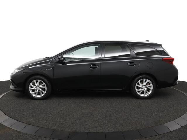 Toyota AURIS 1.8 Hybrid Dynamic | Lichtmetalen Velgen | Privacy Glass | Dakrailing | Keyless Entry |