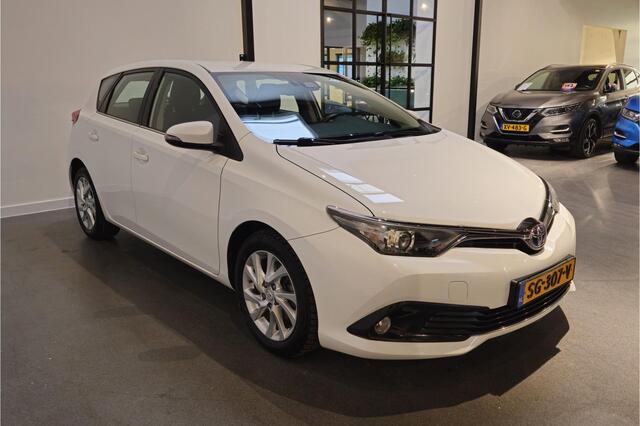 Toyota AURIS 1.8 Hybrid Dynamic - Navigatie - Achteruitrijcamera - Cruise - Climate control