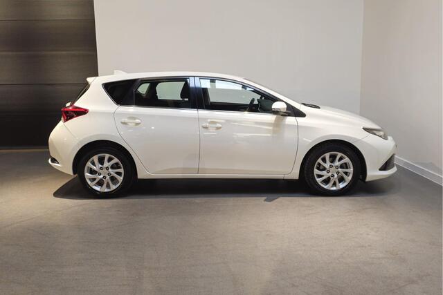 Toyota AURIS 1.8 Hybrid Dynamic - Navigatie - Achteruitrijcamera - Cruise - Climate control