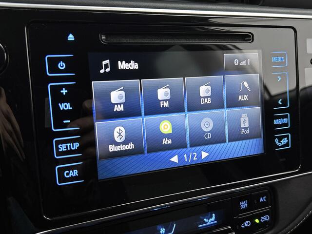 Toyota AURIS 1.8 Hybrid Black Edition | Trekhaak | NL auto | Achteruitrijcamera | Onderweg-naar-dealer