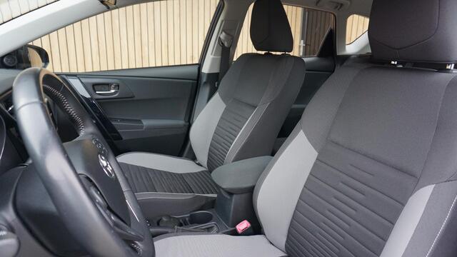 Toyota AURIS 1.2T 115pk Aspiration Clima Trekhaak 16inch LM *117132km* NL auto Cruise Navi *2de eign*