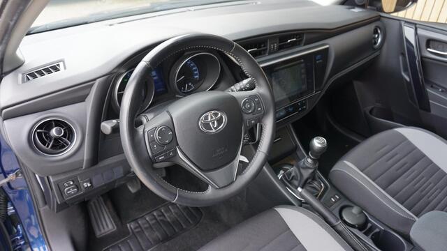 Toyota AURIS 1.2T 115pk Aspiration Clima Trekhaak 16inch LM *117132km* NL auto Cruise Navi *2de eign*