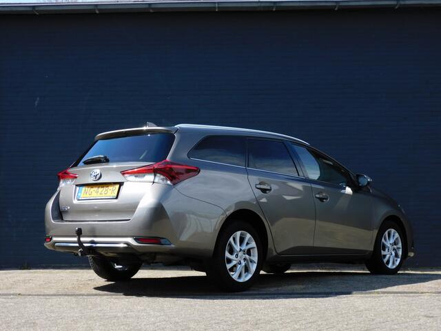 Toyota AURIS Touring Sports 1.2T Dynamic 2e EIGENAAR! CAMERA! NAVI! BLUETOOTH! CRUISE! CLIMA! LM VELGEN! TREKHAAK!