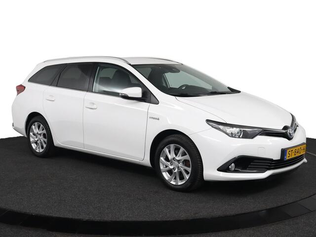 Toyota AURIS Touring Sports 1.8 Hybrid Dynamic Go | Licht en Regensensor | Cruise Control | Achteruitrijcamera |