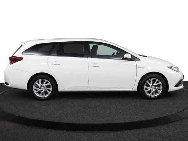 Toyota AURIS Touring Sports 1.8 Hybrid Dynamic Go | Licht en Regensensor | Cruise Control | Achteruitrijcamera |