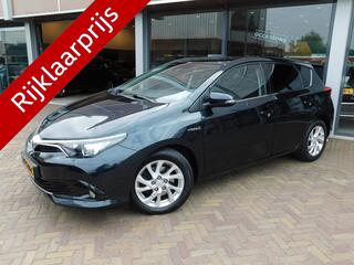 toyota-auris-1.8-hybrid-dynamic