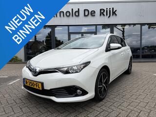 toyota-auris-1.8-hybrid-black-editi