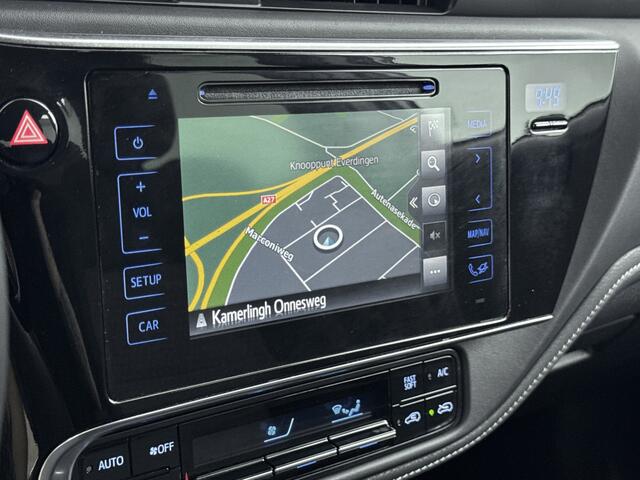 Toyota AURIS 1.8 Hybrid Dynamic Ultimate | Stoelverwarming | 17" Lichtmetalen velgen | Navigatie |