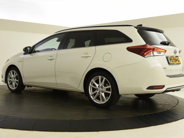 Toyota AURIS Touring Sports 1.8 Hybrid Black Edition | Navigatie | All Season | Keyless
