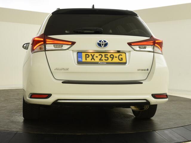 Toyota AURIS Touring Sports 1.8 Hybrid Black Edition | Navigatie | All Season | Keyless