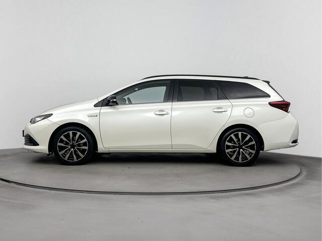 Toyota AURIS Touring Sports 1.8 Hybrid Black Edition | Navigatie | Climate control | Trekhaak | Achteruitrijcamera | Spiegels elektrisch verstel/inklapbaar |