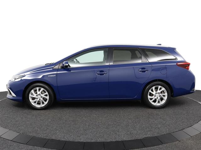 Toyota AURIS Touring Sports 1.8 Hybrid Executive Stoelverwarming | Parkleersensoren | Cruise control |