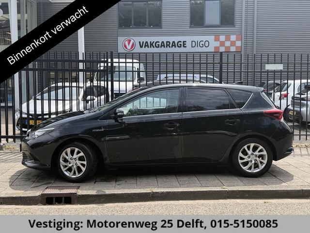 Toyota AURIS 1.8 Hybrid Executive . GARANTIE TOT 02-2029 . STOEL VERWARMING . NAVIGATIE . CRUISE CONTROL .