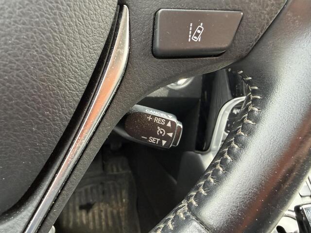 Toyota AURIS 1.8 Hybrid Executive . GARANTIE TOT 02-2029 . STOEL VERWARMING . NAVIGATIE . CRUISE CONTROL .