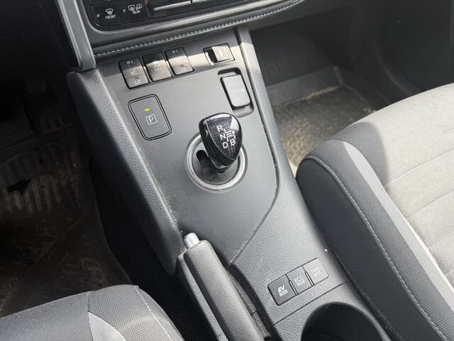 Toyota AURIS 1.8 Hybrid Executive . GARANTIE TOT 02-2029 . STOEL VERWARMING . NAVIGATIE . CRUISE CONTROL .