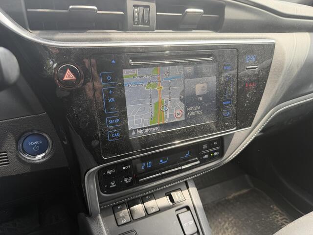 Toyota AURIS 1.8 Hybrid Executive . GARANTIE TOT 02-2029 . STOEL VERWARMING . NAVIGATIE . CRUISE CONTROL .