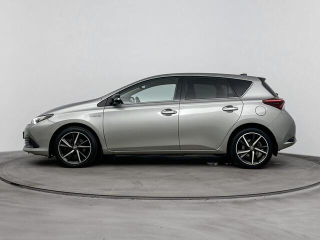 Toyota AURIS 1.8 Hybrid Dynamic | Stoelverwarming | Navigatie | Cruise Control |