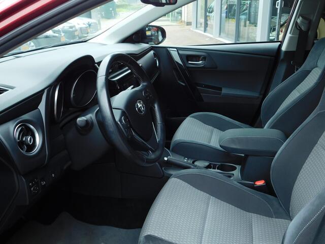 Toyota AURIS 1.8 Hybrid Black Edition