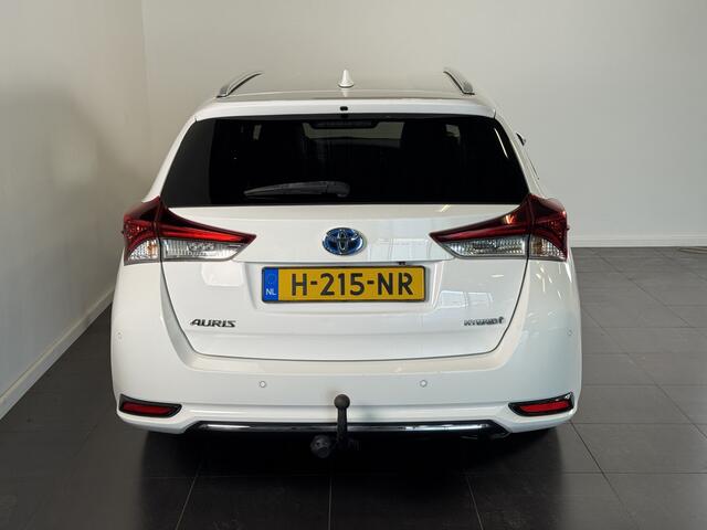 Toyota AURIS Touring Sports 1.8 Hybrid Black Edition Go | Parkeersensoren voor - en achter | Trekhaak |