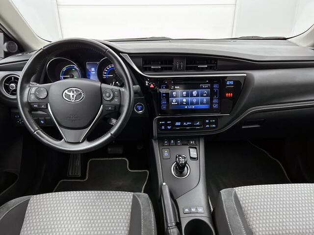 Toyota AURIS 1.8 Hybrid Dynamic Go | Dealer onderhouden | Stoelverwarming | Navigatie | Climate Control | Cruise Control | Achteruitrijcamera | DAB | 17" Velgen |