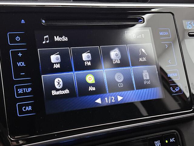 Toyota AURIS 1.8 Hybrid Dynamic Go | Dealer onderhouden | Stoelverwarming | Navigatie | Climate Control | Cruise Control | Achteruitrijcamera | DAB | 17" Velgen |