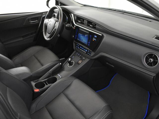 Toyota AURIS Touring Sports 1.8 Hybrid Executive | Trekhaak | PDC | Panoramadak |