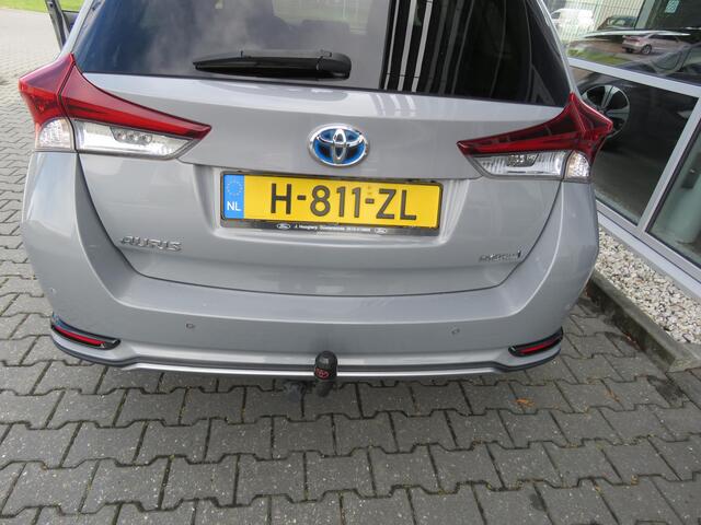 Toyota AURIS 1.8 Hybrid Volcano Edition NAVI,TREKHAAK,STOELVERWARMING,CRUISE CONTROL.