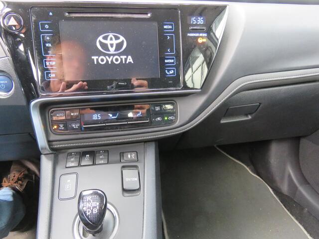 Toyota AURIS 1.8 Hybrid Volcano Edition NAVI,TREKHAAK,STOELVERWARMING,CRUISE CONTROL.