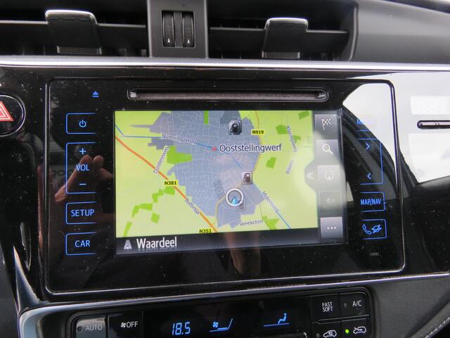Toyota AURIS 1.8 Hybrid Volcano Edition NAVI,TREKHAAK,STOELVERWARMING,CRUISE CONTROL.