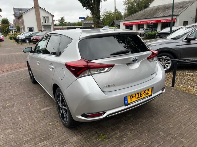 Toyota AURIS 1.8 HYBRID DYNAMIC AUTOMAAT / CAMERA / CRUISE CTR. / AIRCO-ECC / ELEK. RAMEN / 17'' LM-VELGEN