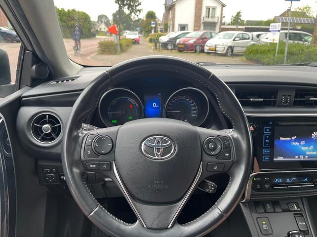 Toyota AURIS 1.8 HYBRID DYNAMIC AUTOMAAT / CAMERA / CRUISE CTR. / AIRCO-ECC / ELEK. RAMEN / 17'' LM-VELGEN