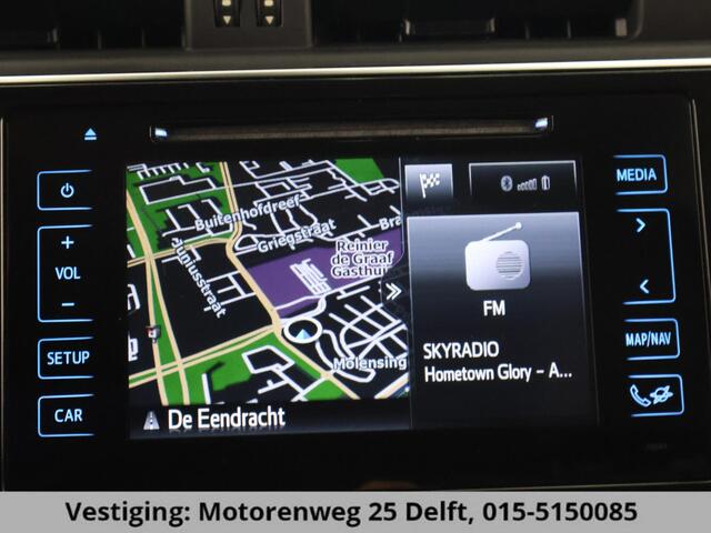 Toyota AURIS 1.8 HYBRIDE EXECUTIVE AUTOMAAT GARANTIE 2029! CAMERA.STOELVERWARMING . NAVIGATIE . CRUISE CONTROL .
