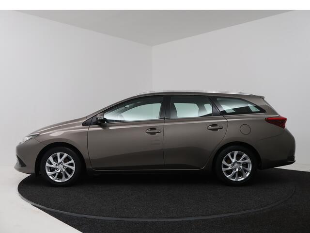 Toyota AURIS Touring Sports 1.2T Dynamic | 1300kg trekgewicht | Navigatie |