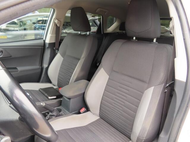 Toyota AURIS 1.2T Dynamic Ecc Cruise Led 2x Pdc Trekhaak 2017