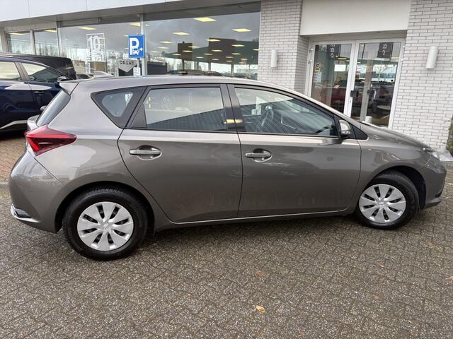Toyota AURIS 1.3 Now | Trekhaak | Bluetooth | Climate control |
