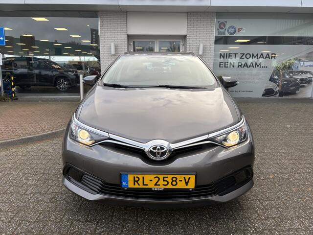 Toyota AURIS 1.3 Now | Trekhaak | Bluetooth | Climate control |