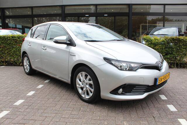 Toyota AURIS 1.8 Hybrid Energy Plus Rijklaar | Keyless | Sensoren | Camera | Cruise | Clima | Dealer onderhouden